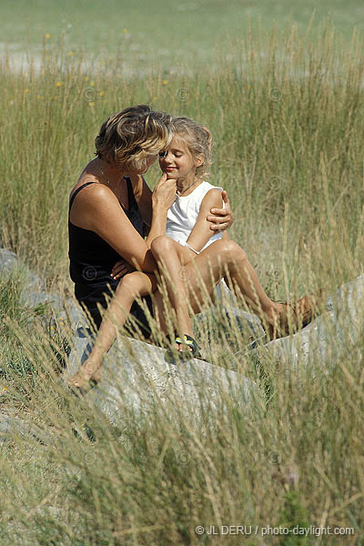 mre et enfants - mother and girl